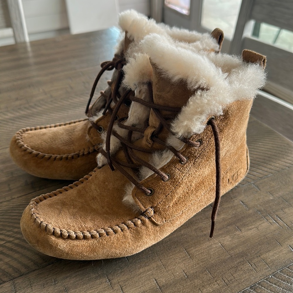 Uggs size 6 womens